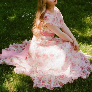 Cute Vintage 1970s Pink Floral Chiffon Gown With Pink Bow (XS/S)