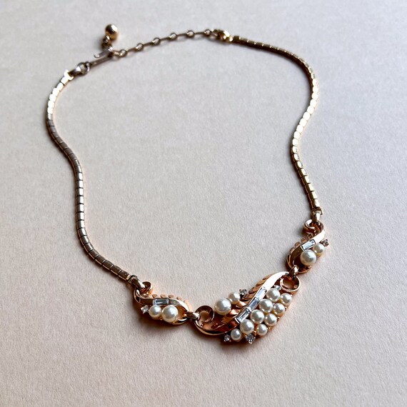 Vintage 1950s Pearls and Gold Swirls Choker Neckl… - image 3
