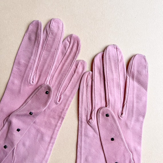 Vintage 1950s Pink Suede Gloves With Black Polka … - image 4
