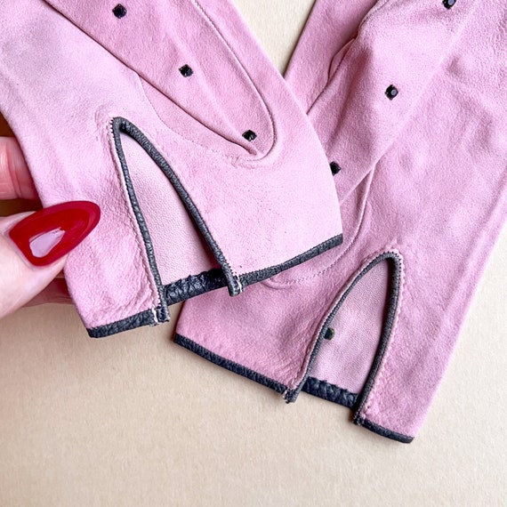 Vintage 1950s Pink Suede Gloves With Black Polka … - image 6