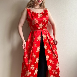 Exquisite Vintage 1960s Rich Red and Gold Chrysanthemums Gown (M)