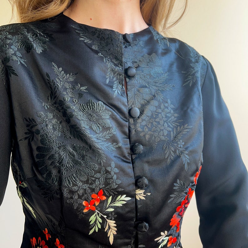 Vintage Chinese Silk Blouse With Flower Embroidery S/M image 3