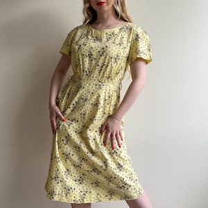 Vintage 1950s Yellow and Black Printed Eyelet Dress (L)