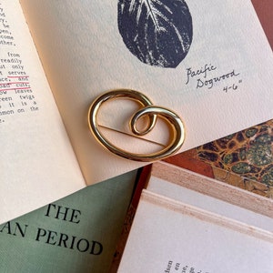 Darling Vintage 1980s Gold Loop Brooch