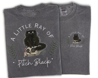 A Little Ray of Pitch Black : Vintage Spooky Shirt for Cat Lovers - The Perfect Gift For Cat Moms and Cat Dads with Witchy Black Cat Vibes