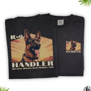 Controlador K-9: Porque los humanos también necesitan héroes - Camisa unisex para Malinois belga - Policía de pastor alemán K-9s y adiestradores de perros de detección - AKC