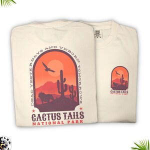 English Bulldog Adventures to Wild West Shirt : Desert Western Vibes for Cowboys & Cowgirls - Bully Dog Lovers in the Cactus National Park