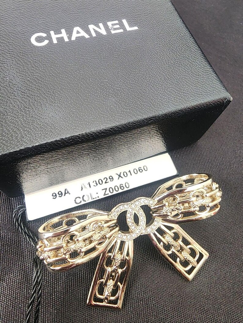 Auth CHANEL CC Bow Crystals Brooch image 3