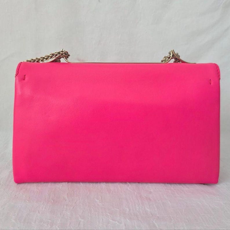Auth Valentino Garavani Rockstud Va Va Voom Bandolera rosa neón imagen 2