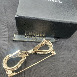 Auth CHANEL CC Bow Crystals Brooch image 6
