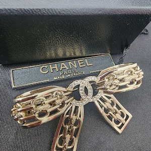 Auth CHANEL CC Bow Crystals Brooch image 1