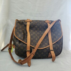 Louis Vuitton Monogram Saumur 35 Crossbody Saddle Messenger Bag 862115 For  Sale at 1stDibs