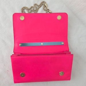 Auth Valentino Garavani Rockstud Va Va Voom Bandolera rosa neón imagen 7
