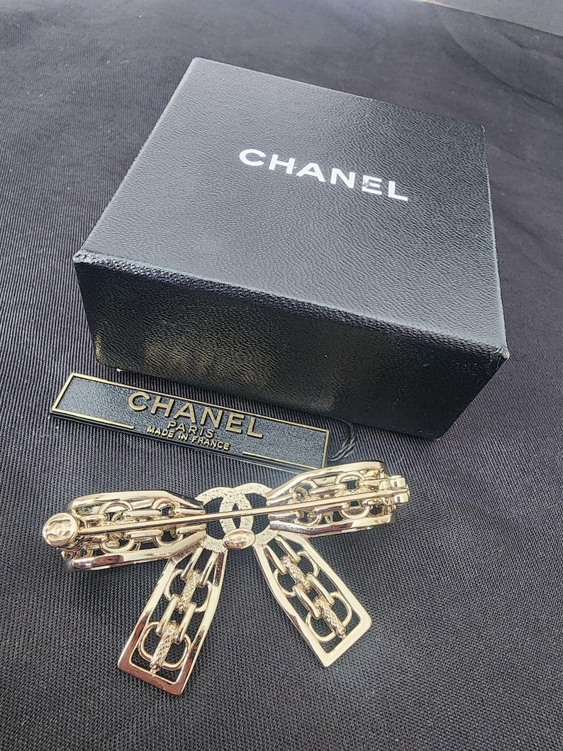 Auth CHANEL CC Bow Crystals Brooch image 4