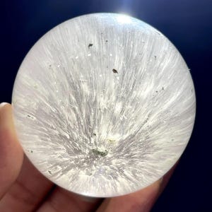 Wunderschöne 60 mm Kaninchenhaar Einschluss Kugel, weiße Amphibole Quarz Kristall Kugel, Bergkristall Rutil Kristall Kugel, 290g