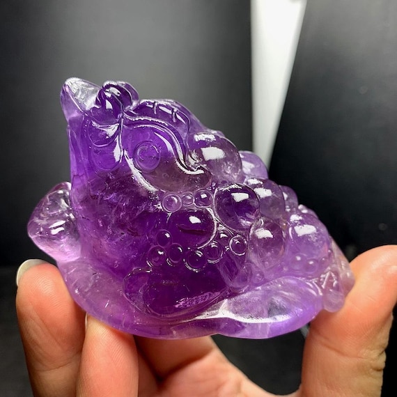 Crystal Carved Toad, Amethyst Chinese Fengshui Decor, Lucky Money