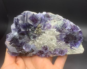 Cristal de fluorita roxa profunda da Mongólia Interior, combinação de fluorita e pirita, espécime de fluorita em forma de cubo grande para colecionadores.