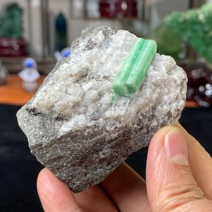 Beautiful Raw Green Emerald Gemstones, Emerald Raw Rock Quartz Crystal from Yunnan, China, 177g