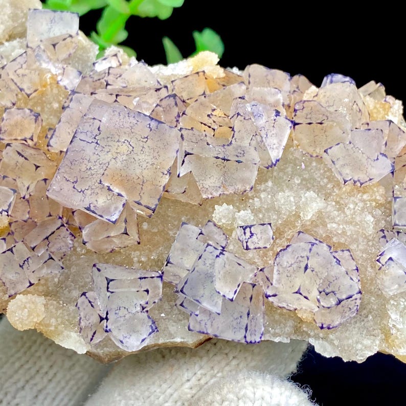 Rare cube de fluorite fantôme, spécimen de quartz vert violet Okorusu