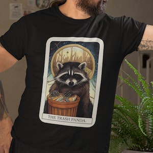 Trash Panda Tarot Card T-Shirt | Wasbeer T-shirt | Tarotkaart T-shirt | Prullenbak Panda Cadeau