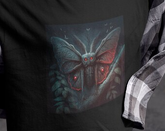 T-shirt Mothman in the Woods | Teeshirt Monster Legend | Cryptid Tee Shirt | Cryptidcore Cadeau Cryptozoologie Vêtements