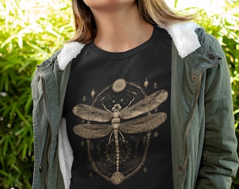 Camiseta de diseño de libélula / Camiseta de insectos / Camisa gótica / Ropa pagana / Regalo oculto de bruja / Moda de estilo vintage