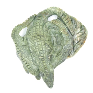 Serphenite crocodile, hand carving "633 Gram 6X5.1X1.2 Inch" carving crocodile figurine, Serphenite animal, crocodile figure, for home decor