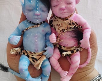 Mano da neonato Avatar interamente in silicone da 7,5 pollici
