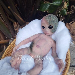 Realistic Silicone Alien Baby – Soft OOAK Collectible Doll, Fantasy Creature Approximately 28cm (11 inches)