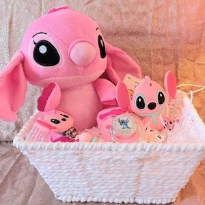 Geschenkkorb zur Geburt + personalisierter Schnulleranhänger Engel + dekoratives Plüschtier + Schnuller + passender Silikonengel**