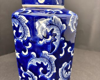Decorative Blue and White Chinosorie Octagon Shape Ginger Jar w/Lid Porcelain 9”