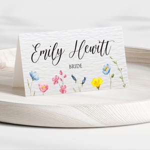 Benutzerdefinierte Blumen Platzkarten für Hochzeiten Wilde Blumen personalisierte Ortnamen Hochzeit stationär mit Blumen Tischdekoration Zelt Platzkarten