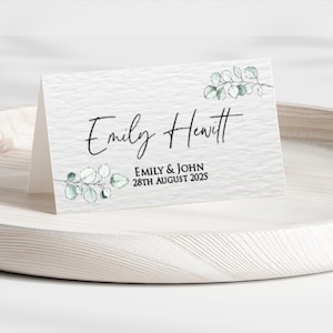 Tarjetas de lugar de boda botánicas personalizadas con hojas de eucalipto, nombres de lugar de boda plegables personalizados, tarjetas de asientos, configuración de mesa, tarjeta con forma de carpa