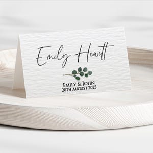 Tarjetas de lugar plegables personalizadas Asientos de boda de eucalipto Nombres de lugares Configuración de mesa botánica Cenas para eventos Tarjetas de lugar de carpa Papelería