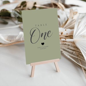 Numéros de table personnalisés vert sauge Cartes de nom de table de mariage personnalisées Décorations de table coeur de mariage vert Événements Papeterie de mariage