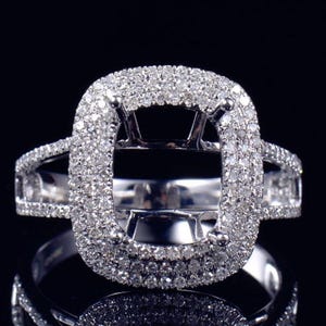 Anillo de halo triple de 10 x 8 mm con corte cojín y semimontaje, plata de ley 925, elegante y brillante, con detalles de circonita.