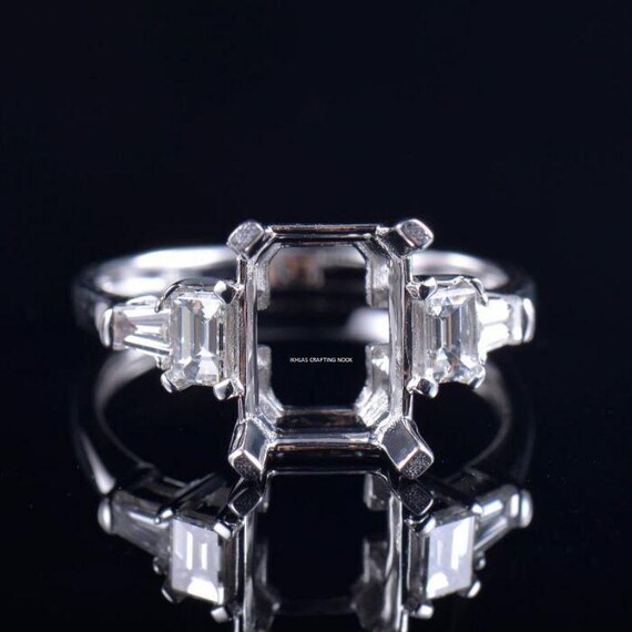 Bague rectangulaire en argent (925/oo) sertie d'une citrine taille