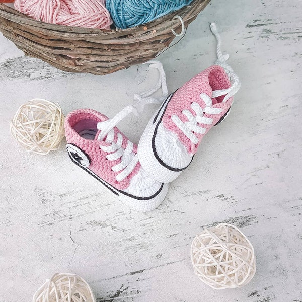 Crochet Chucks Sneakers vier Größenmuster, Baby Booties Muster, Neugeborenen Häkelmuster, Häkel-Bootie Muster, moderne Babyschühchen