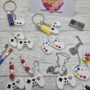 Colección Pasión y Juego: Joyas y accesorios, llaveros, collares y aretes de videojuegos y artistas hechos a mano - Mando y Paleta