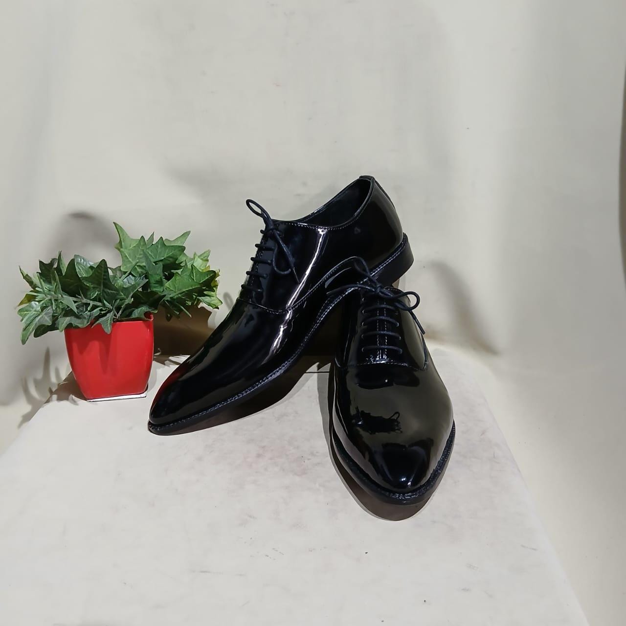 Men's Black Patent Leather Oxford Shoes: Sleek Formal Dress Shoes