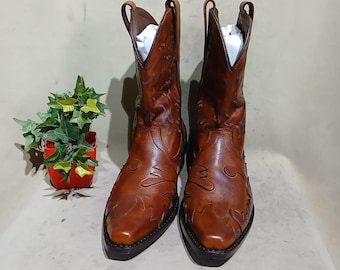 Handcrafted Brown Leather Cowboy Boots: Western Embroidered Rodeo Style