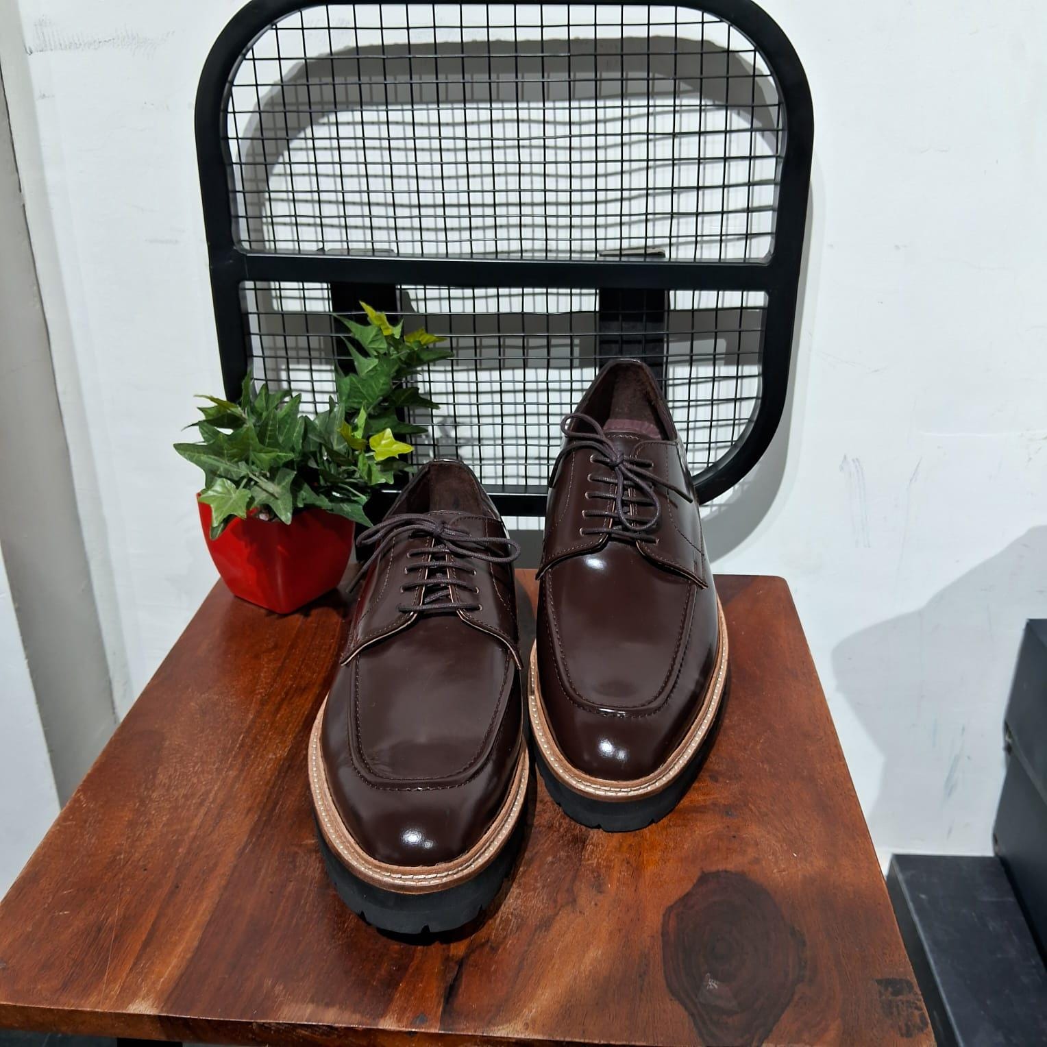 Zapatos con alzas de cuero italiano marrón hechos a mano: zapatos formales con alzas.