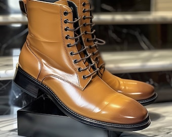 Botas de cuero italiano con puntera hecha a mano: Botines con cordones de color tostado brillante para hombre