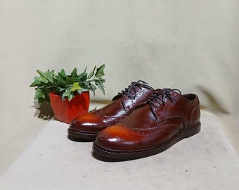 Handcrafted Men's Burnished Tan Leather Oxford Shoes with Brogue Detailing