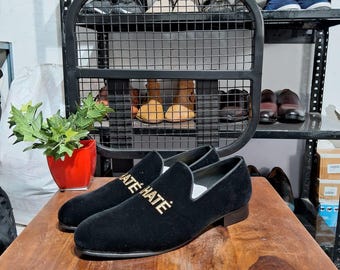 Mocasines de terciopelo negro para hombre: mocasines hechos a mano con bordado dorado