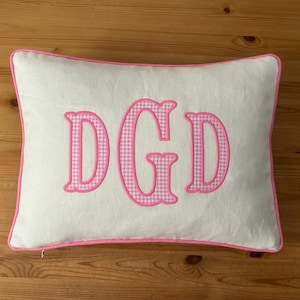Dorm monogram pillow / Applique pillow cover/ Monogram lumbar pillow/ Name pillow / Personalized pillow/ Initial cushion/ Bed linen pillow