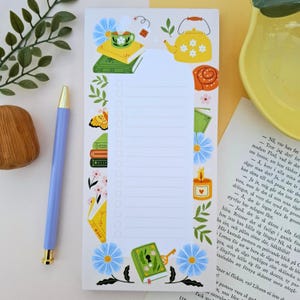 Bookish Cottagecore Notepad: To-Do List Deskpad
