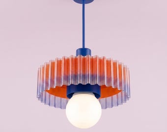 Suspension design bleu et orange avec abat-jour plissé transparent et globe blanc – luminaire moderne 28 cm