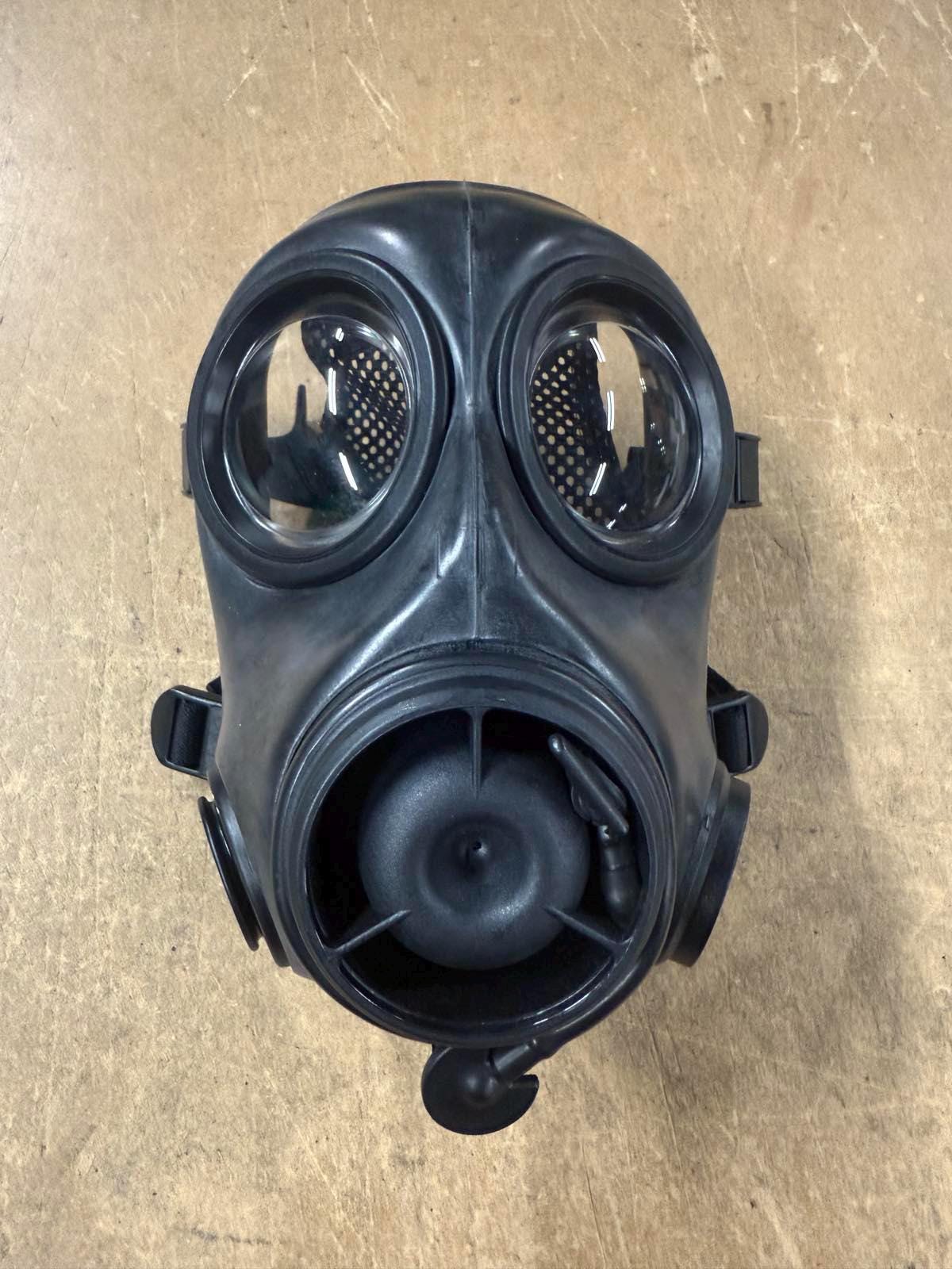 イギリス軍 ガスマスク S10 ハンク バイオハザード 赤色レンズ付き イギリス軍 ガスマスク S10 ハンク バイオハザード 赤色レンズ