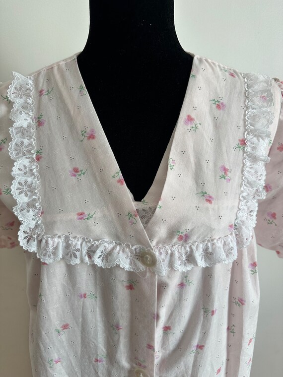 Vintage  pale pink & floral  nightgown  set,size … - image 2